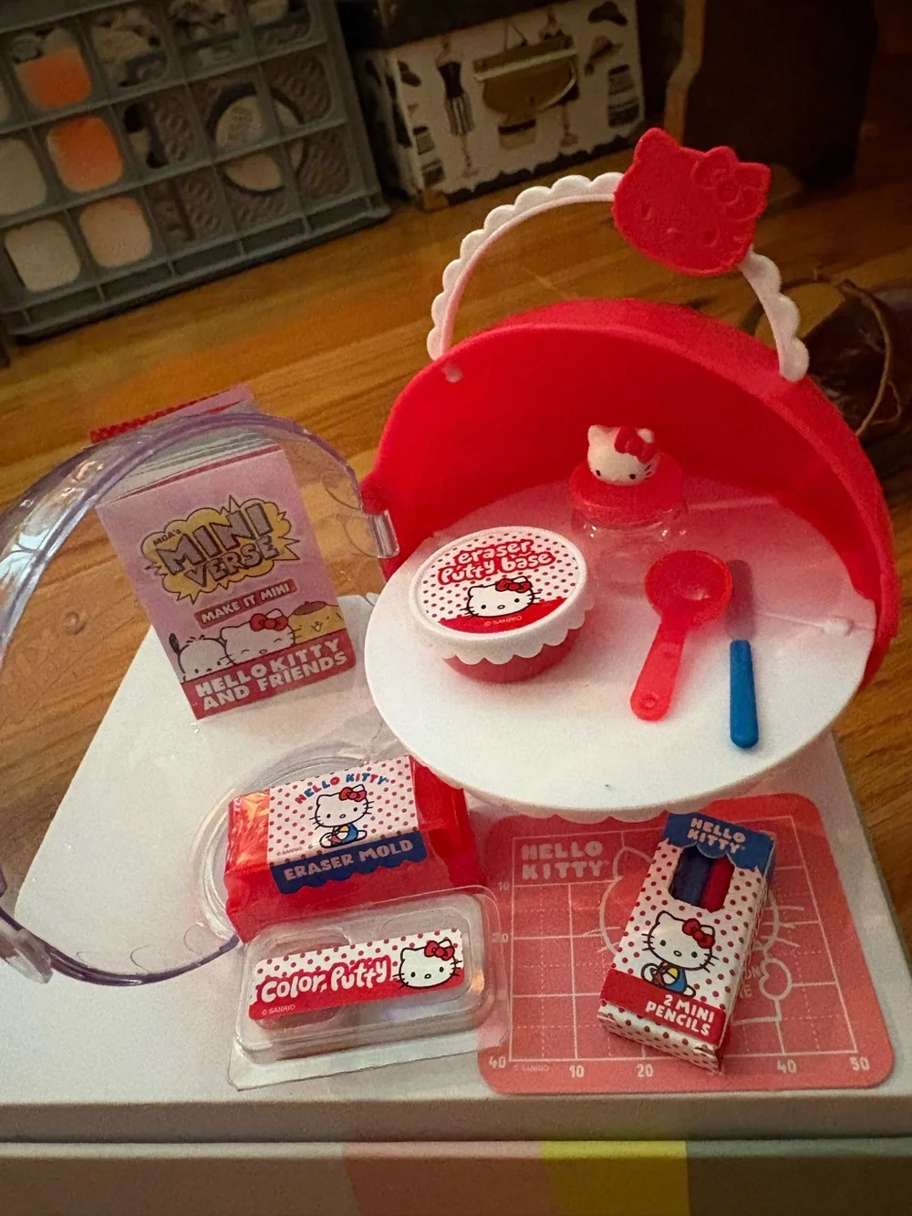 MGA's Miniverse - Make It Mini Hello Kitty ; Red